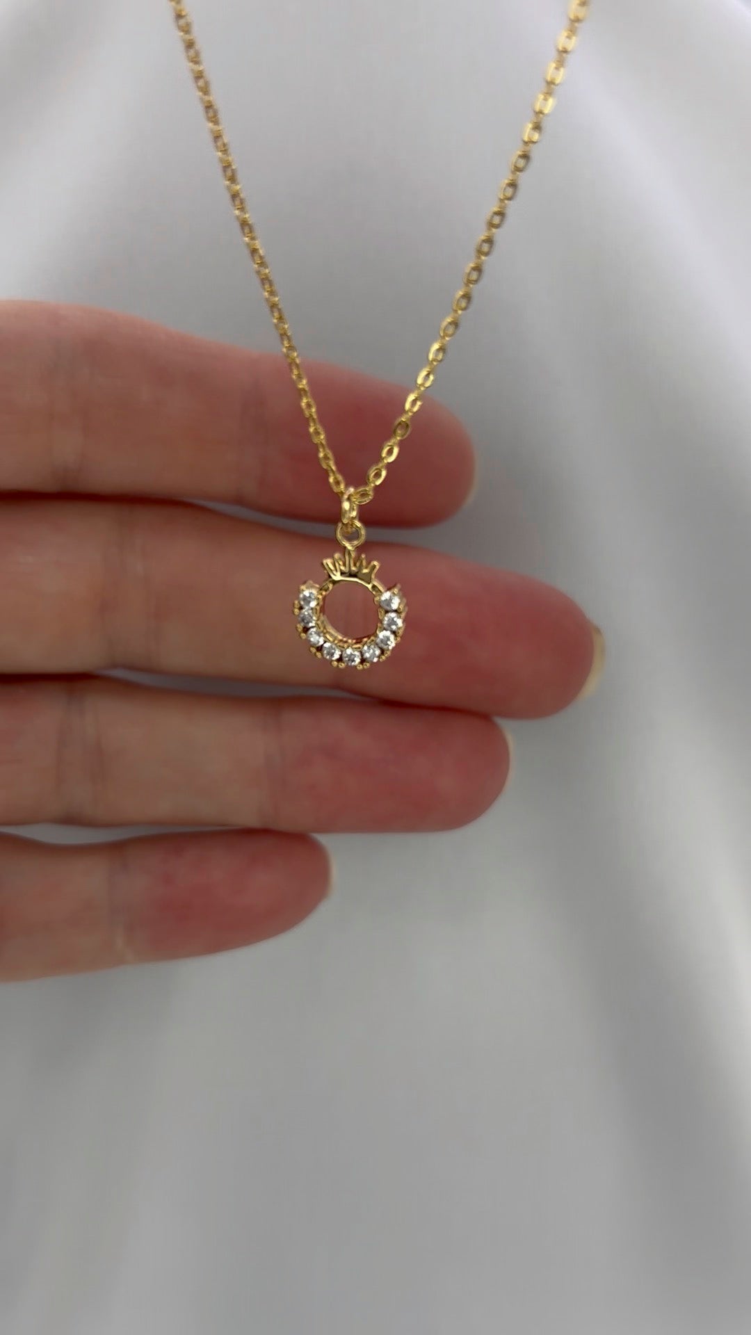 GOLD QUEEN NECKLACE