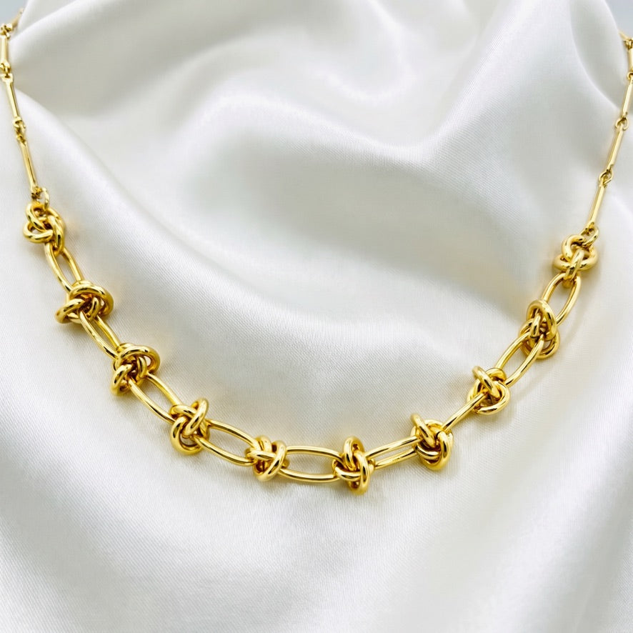 KNOT NECKLACE