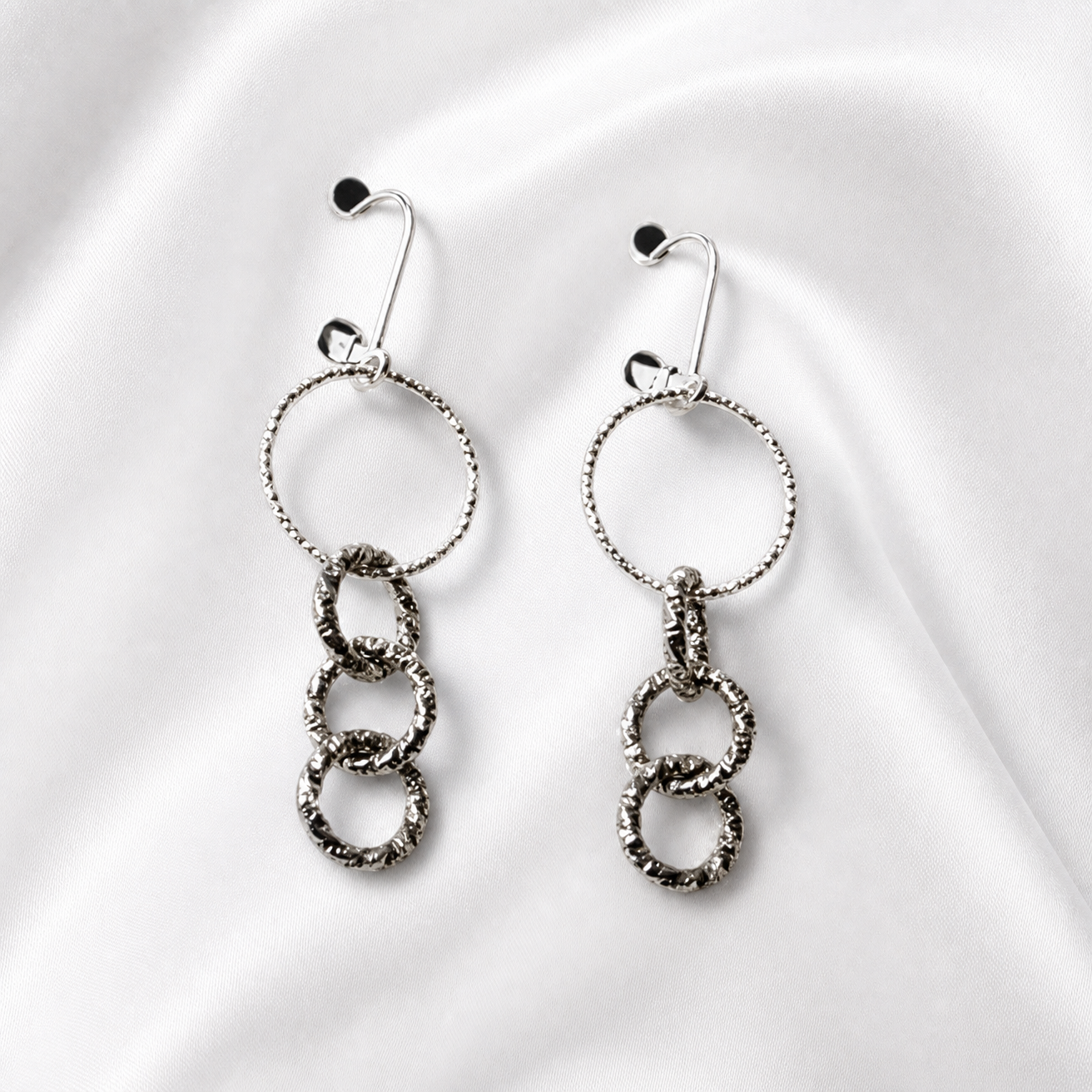 CIRCLE LONG DANGLE