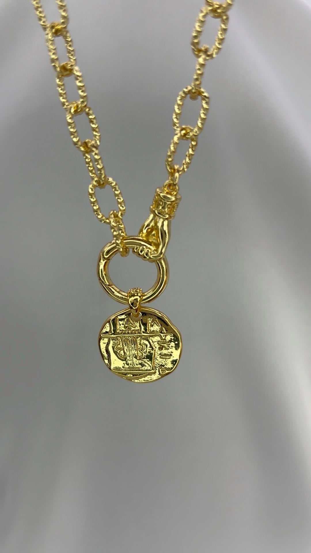 CHUNKY HAND AND COIN NECKLACE