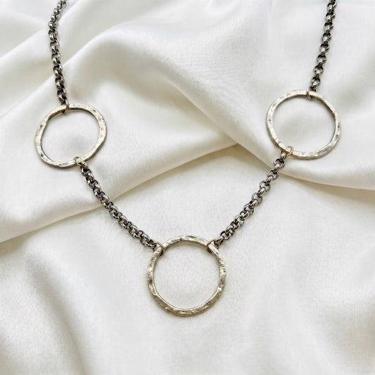 CHUNKY 3 CIRCLE SILVER NECKLACE
