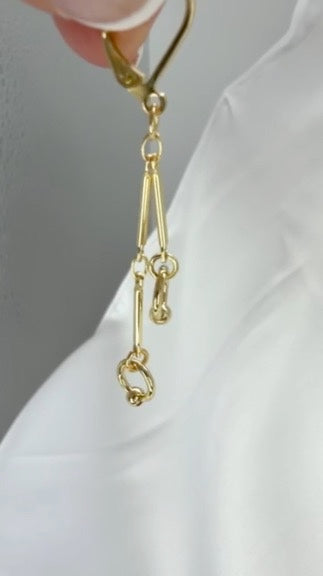 LONG LINKS GOLD EARRINGS