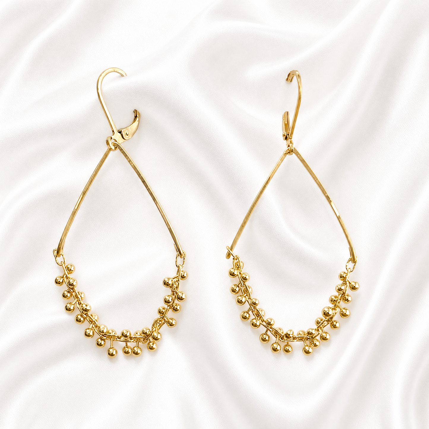 BAUBLE EARRING