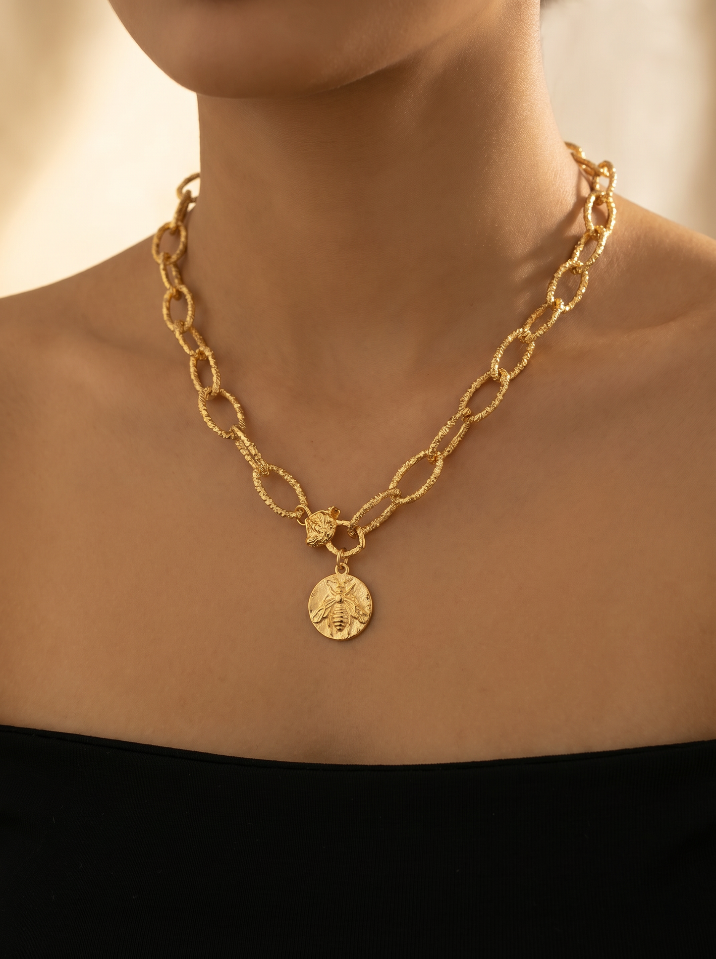 BUSY BEE NECKLACE