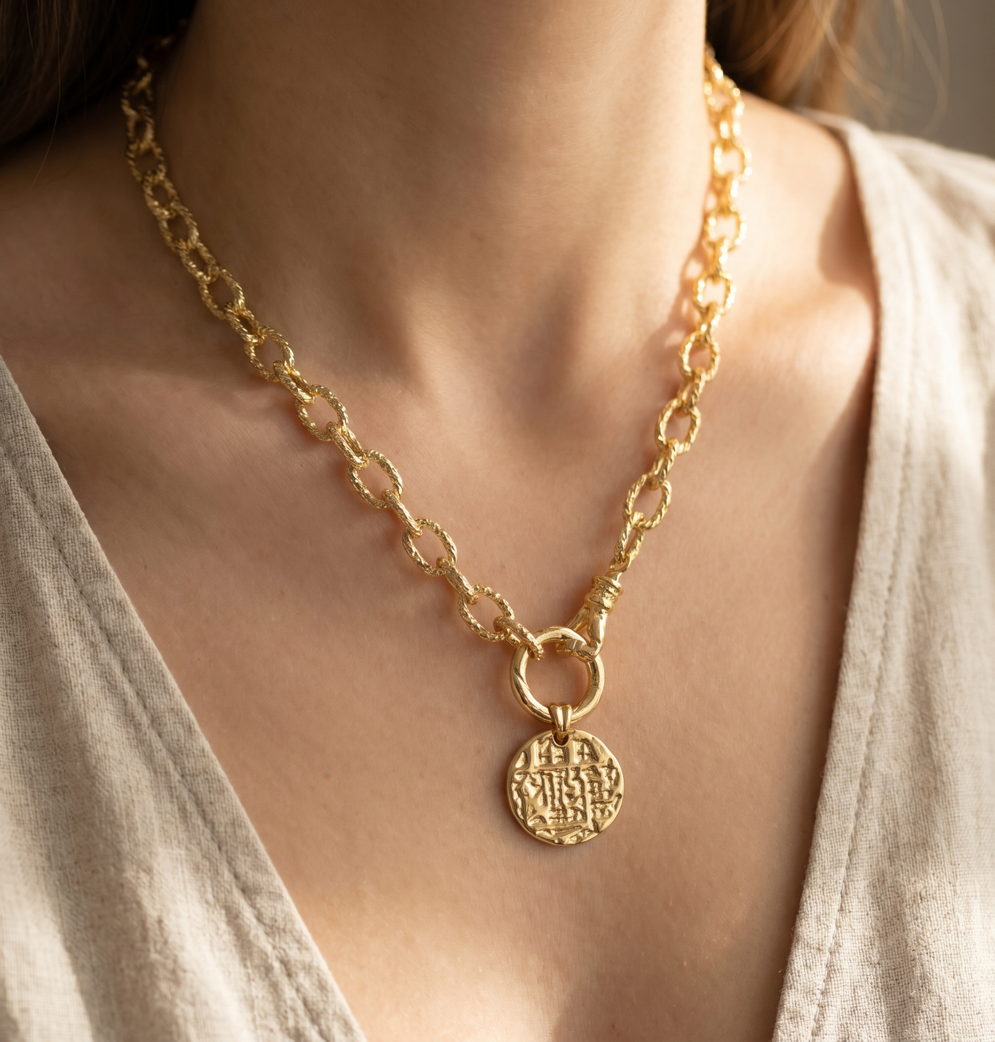CHUNKY HAND AND COIN NECKLACE