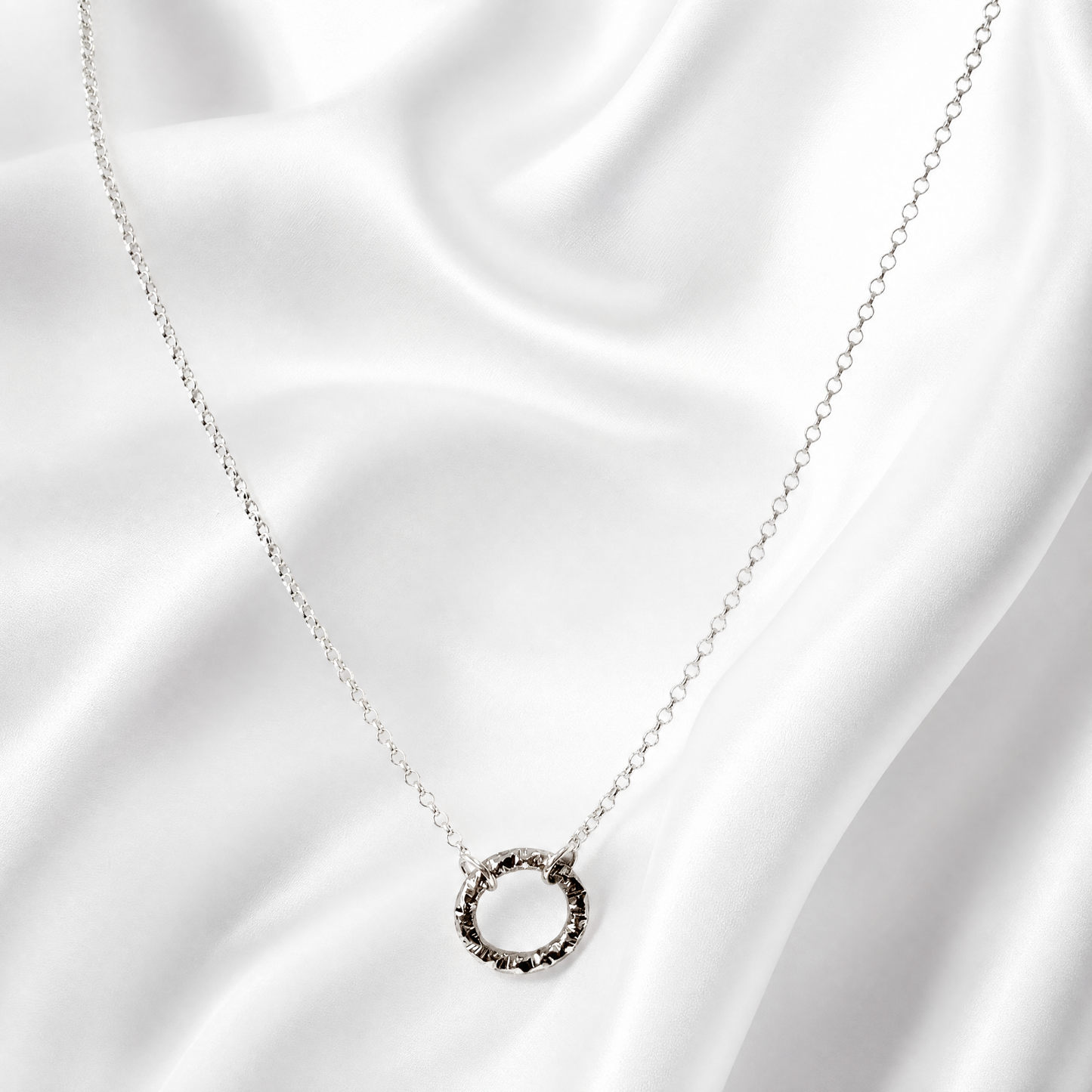 SILVER SIMPLE CIRCLE NECKLACE