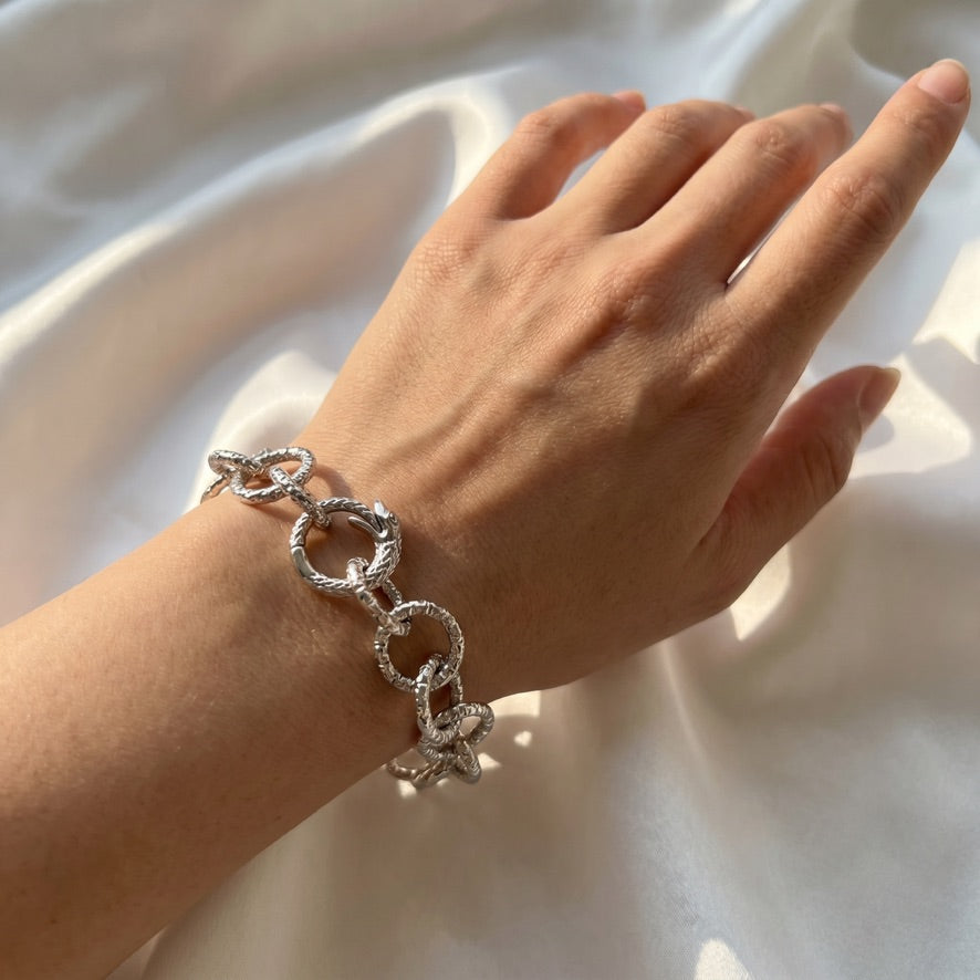 SILVER CIRCLES SNAKE CLASP